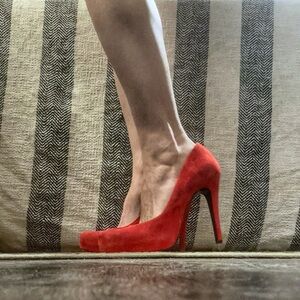 BCBG Generation Suede Red Heels 10 Stilettos Black Bottoms
